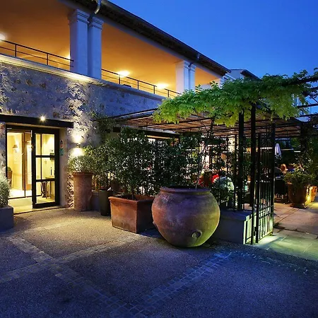 Hoteliere 4 Etoiles Les Mas Du Grand Vallon Курортный комплекс 5*