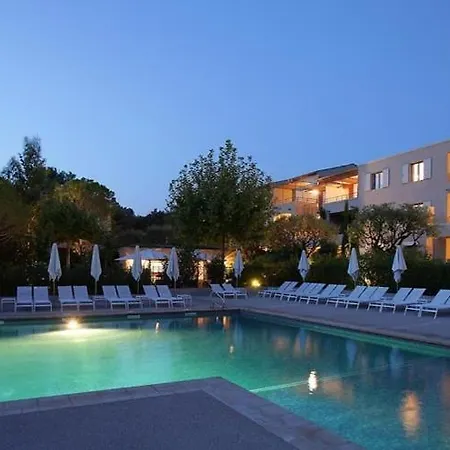 Курортный комплекс Hoteliere 4 Etoiles Les Mas Du Grand Vallon 5*